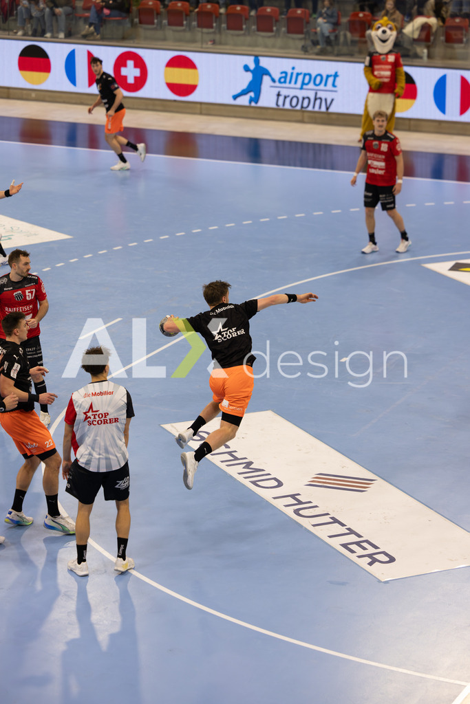 Handballen I Herren I Saison 2025-2026 I Quickline Handball League 2026 | Men I 18. Spieltag I Pfade Winterthur - Kadetten Schaffhausen I 20.12.2025 | 6 Odinn Rikhardsson (Kadetten Schaffhausen) - Flügel rechts - Realisiert mit Pictrs.com