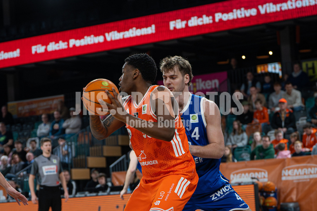 Basketball I Herren I Saison 2025-2026 I 2. Bundesliga ProB Nord I 23. Spieltag I RASTA Vechta II - EN Baskets Schwelm I 7600 | Joel Moketo Lungelu (55, RASTA Vechta II) - Realisiert mit Pictrs.com