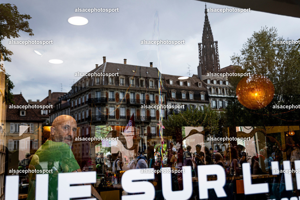 _B7A7296 | Manifestation des agents de la fonction publique a Strasbourg, le 29 septembre 2026, dans le cadre d'une journee nationale de greve et de mobilisation. Le cortege est parti de la place Kleber et a defile dans les rues du centre-ville avant de rejoindre la place de la Republique. - Realisiert mit Pictrs.com