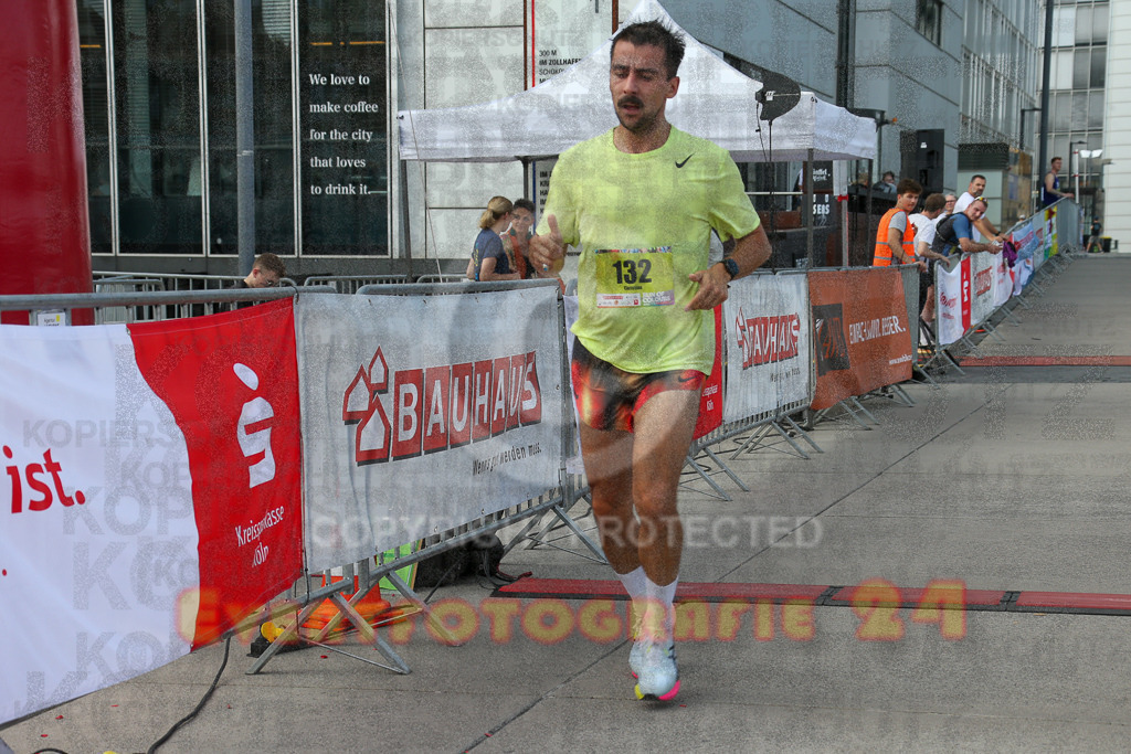 250920_1508_EX1_8415 | Sportfotografie im Rhein-Sieg Kreis, Köln, Bonn, NRW, Rheinland Pfalz, Hessen, etc. Unser Tätigkeitsfeld umfasst den Laufsport vom Volkslauf über den Marathon, Duathlon, Triathon bis zum Ultralauf wie Kölnpfad Ultra oder Schindertrail.