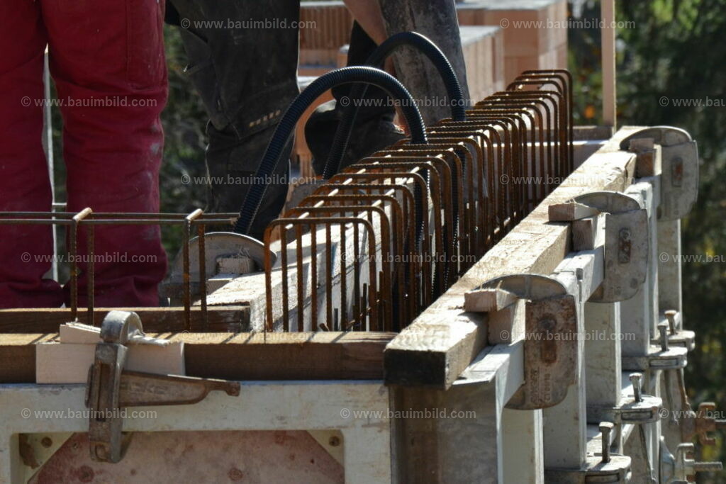 bib-lg17-elektroinstallation-0041 | Nach LV-Leistungsgruppen sortierte Detailfotos über den Bau eines Hauses. Alle Hausbau-Bilder direkt vom Urheber und Autor der Website Haus-Selber-Bauen.com