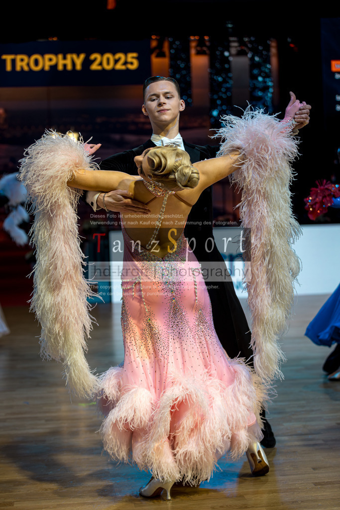 20251214_Baltic-Trophy_2577-2 | Tanzsportbilder, Standardtanz, Lateintanz, WDSF, DTV, LTVB, dancecomp, goc, hessen tanzt, blaues band der spree, walzer, tango, wiener walzer, slowfox, quickstepp, samba, rumba, cha-cha-cha, paso doble. jive, hd-kroft photography, turniertanzsport