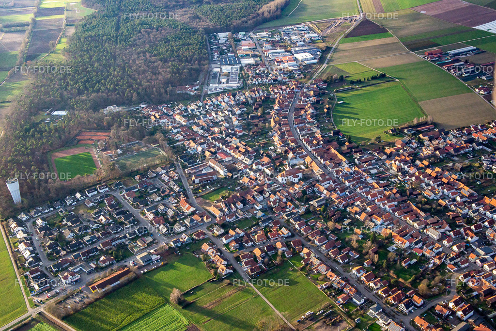 Ortsansicht von Südosten im Winter | Luftbild: Ortsansicht von Südosten im Winter in Hatzenbühl im Bundesland Rheinland-Pfalz in Deutschland. Foto: IMG_139368.jpg vom 16.12.2023 durch ©2025 Werner Riehm fly-foto.de/copyright - Realisiert mit Pictrs.com
