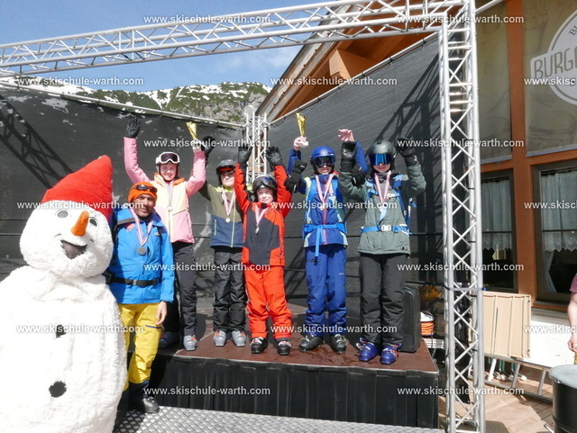 Gruppe Dimi | Photos von der Skischule Warth - Realisiert mit Pictrs.com