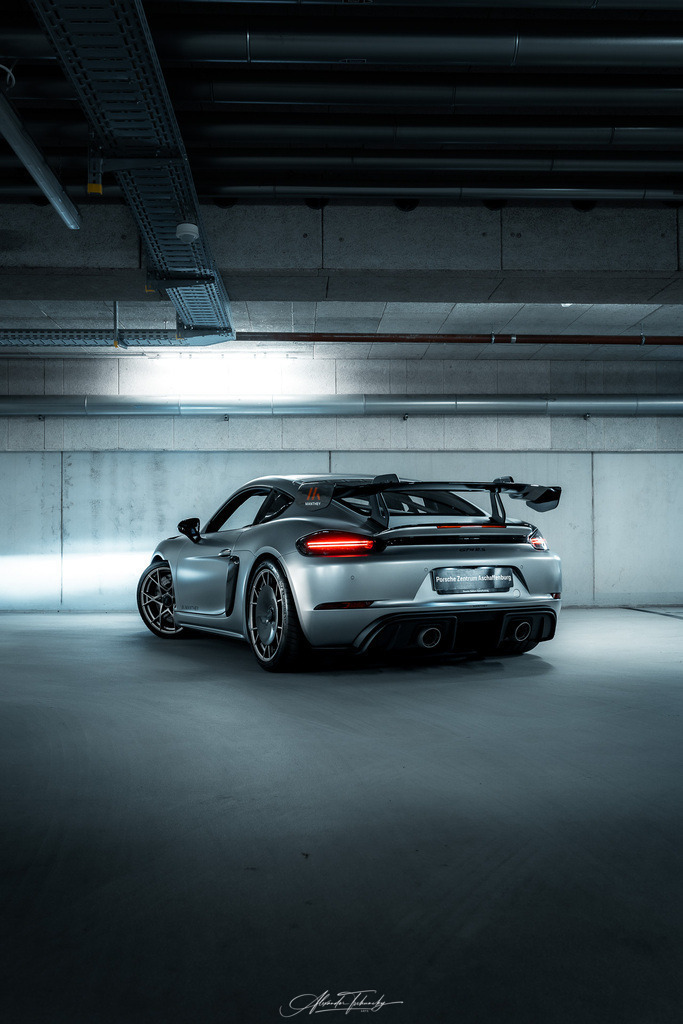 718 Cayman GT4 RS Manthey | Entdecken Sie die faszinierende Welt von Alexander Tschuncky Arts: Kreative Fotografie, atemberaubende Automobilkunst und hochwertiger Bilderdruck. Lassen Sie sich inspirieren! - Realisiert mit Pictrs.com