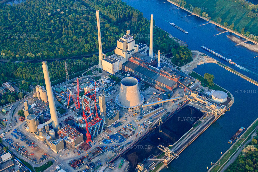 Luftbild: Baustelle zur Erweiterung des Rheinhafen-Dampfkraftwerk Karlsruhe der EnBW Energie Baden-Württemberg AG im Ortsteil Daxlanden in Karlsruhe im Bundesland Baden-Württemberg in Deutschland.Foto: IMG_40244.jpg vom 22.04.2011 durch Werner Riehm/FLY-FOTO.deAuflösung des Originals: 4752 x 3168 pxWWW.ENBW.COM