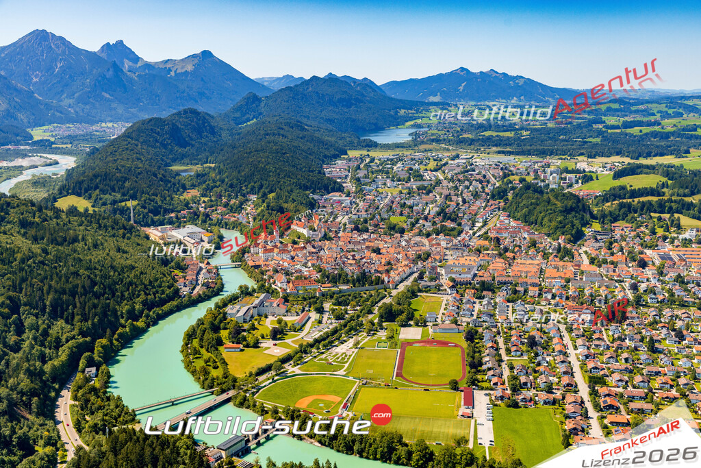 Luftaufnahme von  Füssen - Die Luftaufnahme wurde 2025 vom UL-Flugzeug heraus erstellt ( keine Drohne ) - Hochauflösende Luftaufnahme - für professionelle Ausdrucke geeignet. Die Geschenkidee !Mit Lizenz und Bildrechte bestellbar