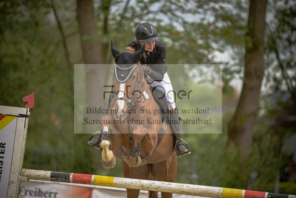 20240505-DOS_9870 | Entdecke hochwertige Reitturnierfotos von Foto Oger. Professionell, emotional und authentisch – jetzt Lieblingsmomente im Shop bestellen.Deutschlandweite Turnierfotografie. - Realisiert mit Pictrs.com