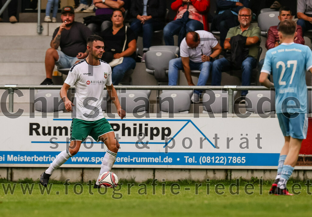 2023-07-28_099_FC_Schwaig_gegen_TSV_1860_Rosenheim | Oberding, Deutschland, 28.07.2023:
Fußball, Landesliga Südost 2023 / 2024, 3. Spieltag, FC Schwaig gegen TSV 1860 Rosenheim, Endergebnis: 1:1

Daniel Fichtlscherer (FC Schwaig, #22)

Foto: Christian Riedel / fotografie-riedel.net