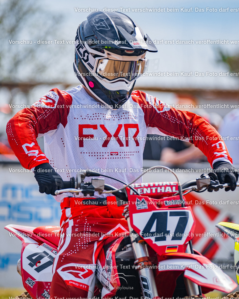 04_13_Bensdorf_85-1961 | Sportfotografin aus Berlin-Brandenburg mit Fokus auf Motocross. Ich halte deine sportliche Leistung und echte Emotionen auf und neben der Strecke professionell fest. Entdecke die Fotos von deinem Rennen und bestelle sie direkt hier im Shop.