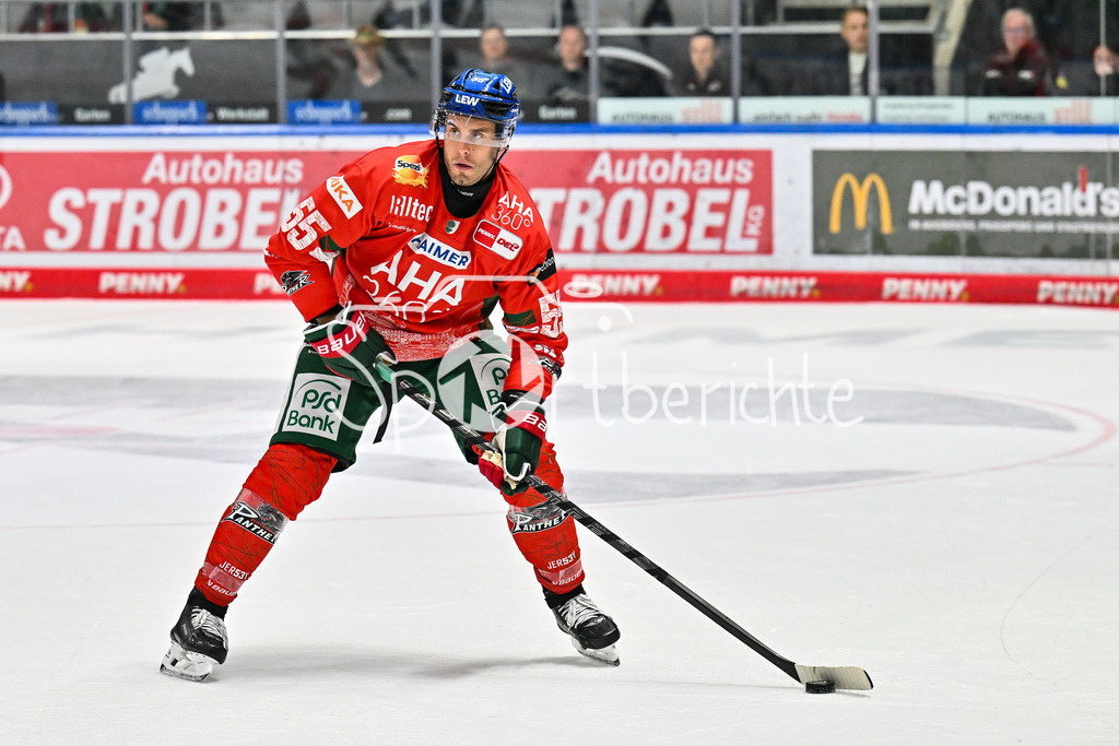 Augsburger Panther - Iserlohn Roosters | am Puck Ryan BUTTON (Augsburger Panther 55) / Einzelfoto / Freisteller / Penny DEL: Augsburger Panther - Iserlohn Roosters; Curt Frenzel Stadion am 21.09.2025