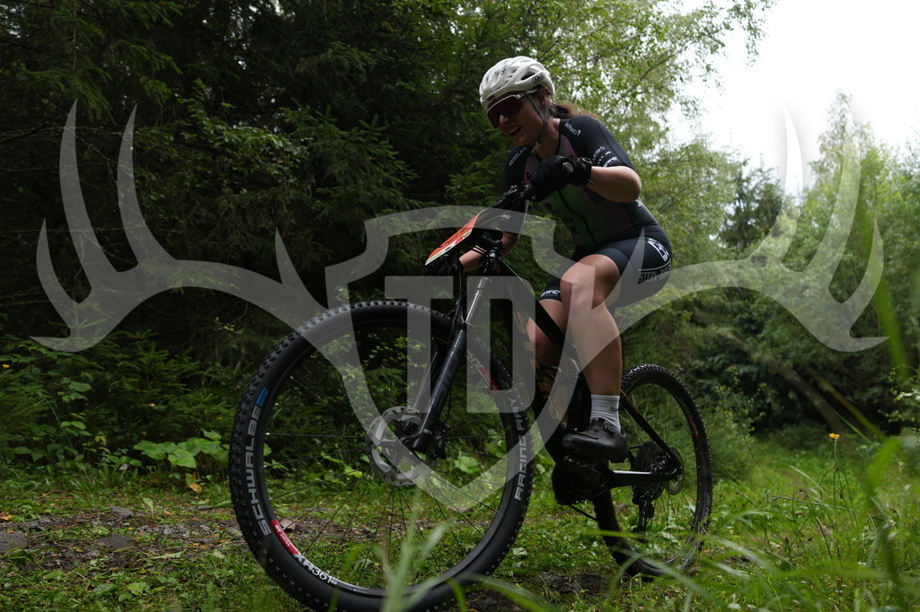 A6703432 | Fotogalerie der Treibjagd im Dunkelwald - Dein MTB Etappenrennen im Erzgebirge - Realisiert mit Pictrs.com