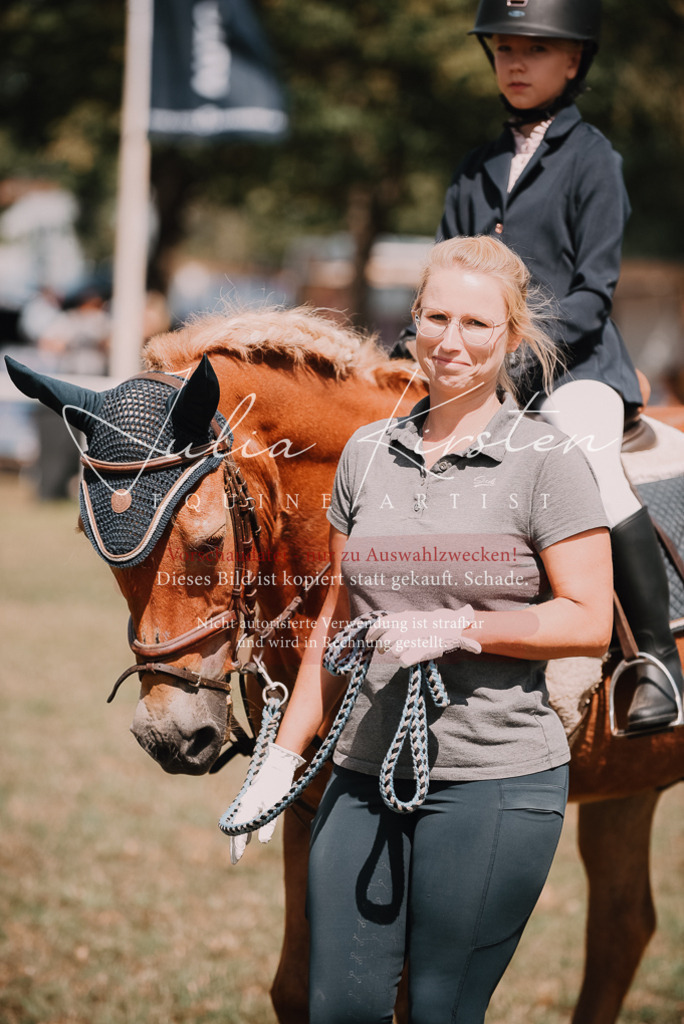 DSC_5957 | Pferde- und Turnierfotografie in Westsachsen. Pferdeportraits, Auftragszeichnungen und intuitive Kunst.