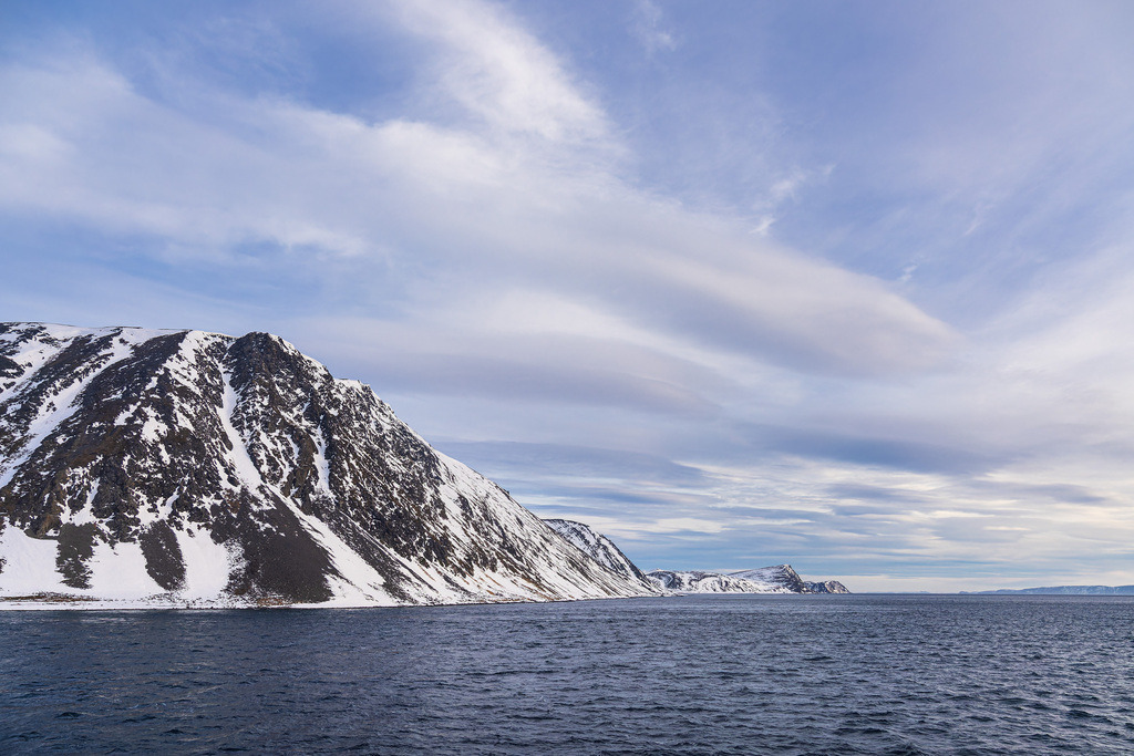 Berge und Felsen im Winter in der Finnmark in Norwegen | Berge und Felsen im Winter in der Finnmark in Norwegen.