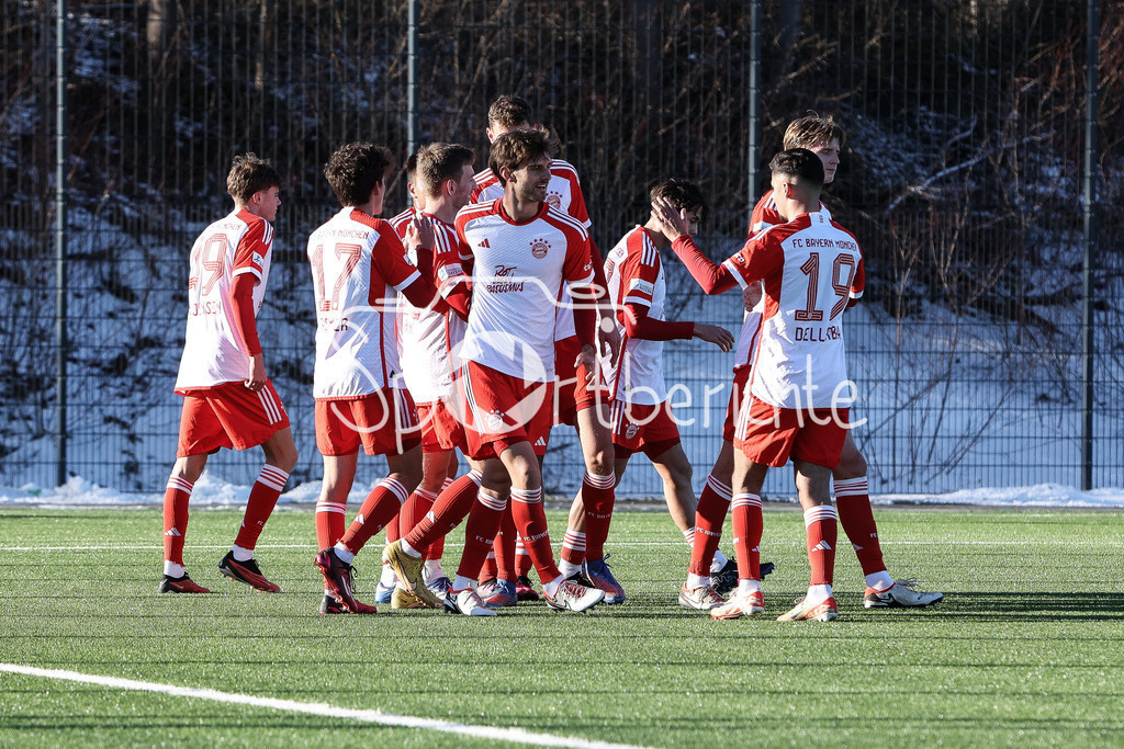 FC Bayern Amateure - SC Austria Lustenau | Jubel der Amateure nach dem Treffer zum 1-0 durch Benedikt WIMMER (FCB #12) / Freude / Tor / Torschuetze