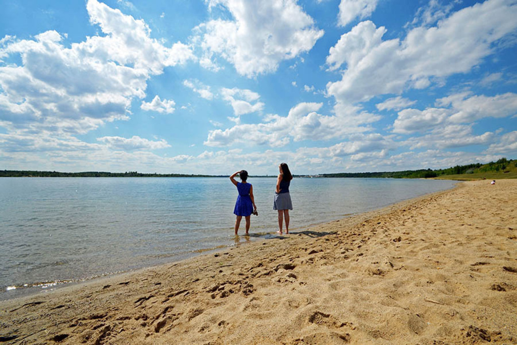 Foto: Leipzig - Markkleeberger See - Auenhainer Strand | Das Team hinter BILDLEXIKON LEIPZIG bündelt historische wie aktuelle Informationen über die Stadt Leipzig in Text und Bild auf einer Plattform und stellt diese der interessierten Öffentlichkeit zur Verfügung.