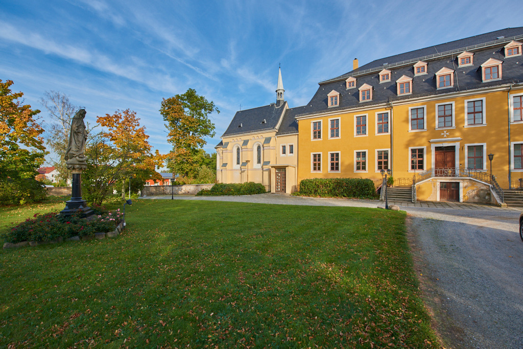 Das Räckelwitzer Schloss mit Schlosskapelle 02 | Bedeutsame Landschaften Deutschlands - Realisiert mit Pictrs.com