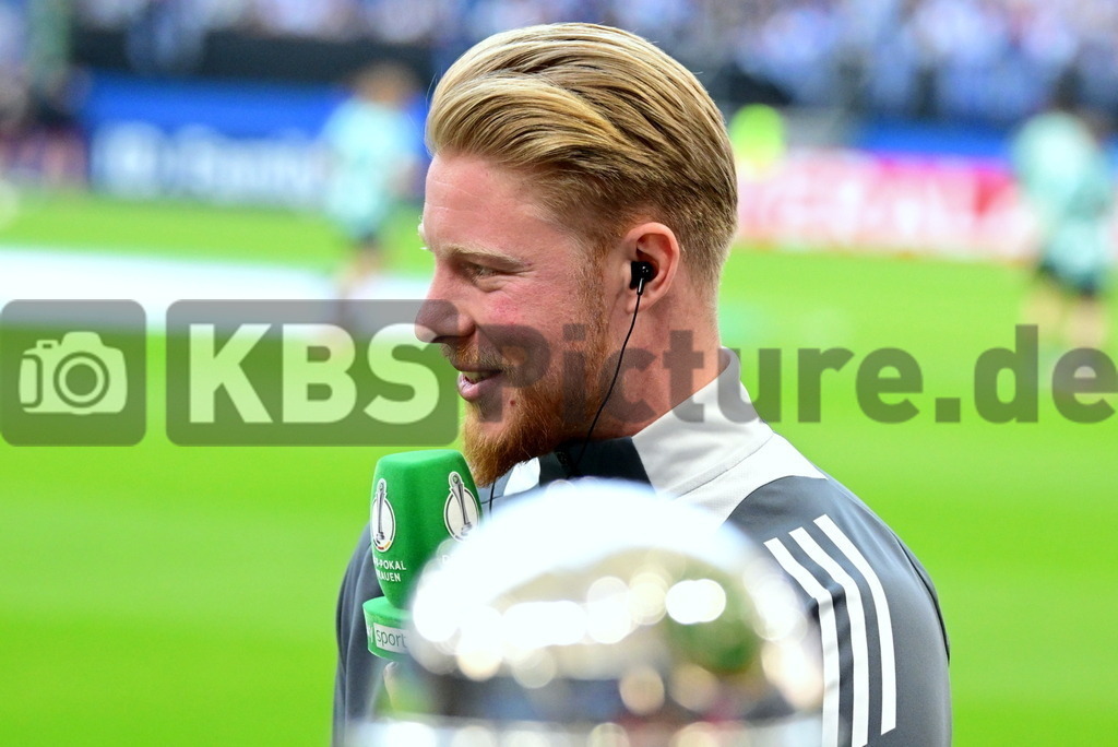 KBS Picture_HSV-Bremen_Frauen_020 | Bolz Marwin Trainer (HSV Frauen)Sportplatz :  Volksparkstadion, - Realisiert mit Pictrs.com