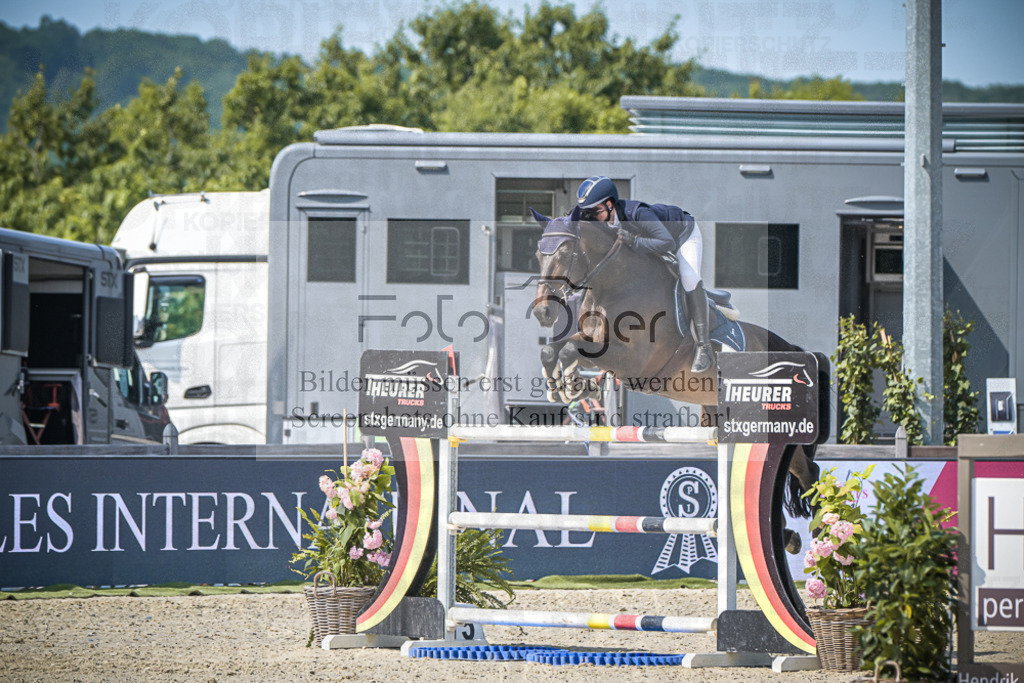 DOS_5948 | Entdecke hochwertige Reitturnierfotos von Foto Oger. Professionell, emotional und authentisch – jetzt Lieblingsmomente im Shop bestellen.Deutschlandweite Turnierfotografie. - Realisiert mit Pictrs.com
