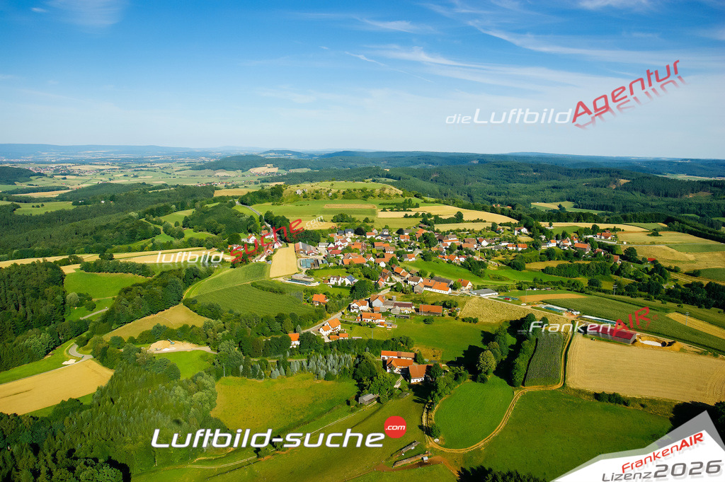 Die Luftaufnahme Wohnsgehaig - Mistelgau wurde vom UL-Flugzeug (keine Drohne) aus fotografiert.Hohe Druck- Auflösung-die Geschenkidee!