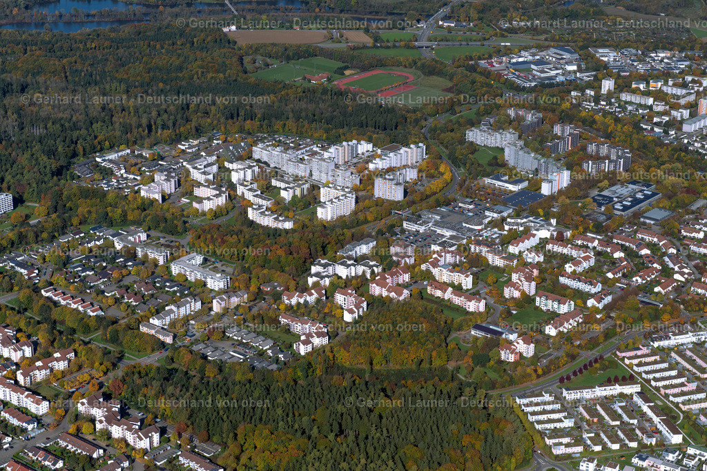 3703681 | Wiblingen, ULM 13.10.2017 Stadtrand und Außenbezirks- Wohngebiete  in Ulm im Bundesland Baden-Württemberg, Deutschland // Outskirts residential  in Ulm in the state Baden-Wuerttemberg, Germany Foto: Gerhard Launer