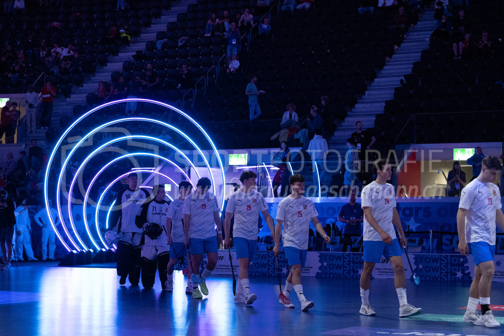 2025 Men's U19 WFC - Finland v Czechia | Czech players entering the arena during 2025 Men's U19 WFC, Switzerland: 04.05.2025, Zürich, Swiss Life Arena.Event page: <a href="https://www.u19wfc2025.ch/">www.u19wfc2025.ch</a>Credit: Markus Aeschimann, <a href="https://markus-aeschimann.ch">markus-aeschimann.ch</a>Instagram: <a href="https://instagram.com/sportfotografie.aeschimann">@sportfotografie.aeschimann</a> - Realisiert mit Pictrs.com