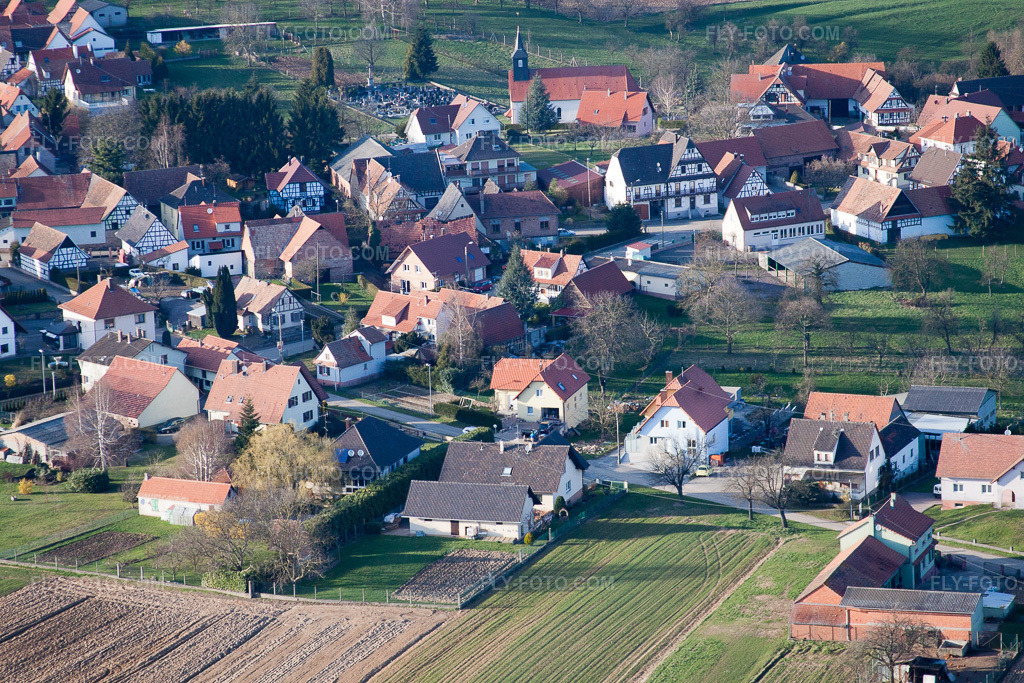 Aerial view: View of the town in Retschwiller in the state Bas-Rhin, France. – Photo: IMG_38755.jpg taken on 03/20/2011 by Werner Riehm/FLY-FOTO.com – Resolution of the original: 4752 x 3168 px