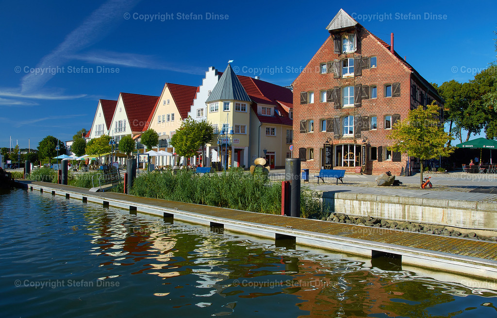 _DSC5383 | Findlinge im Eis, Zeesenboote bei der Traditionsregatta, eine Seebrücke im Sonnenaufgang - mit den Bildern aus dieser Galerie erhalten Sie wunderschöne Aufnahmen über das ganze Jahr. Ein tolles Produkt zum Verschenken, Werben oder zum Träumen vom nächsten - Realisiert mit Pictrs.com