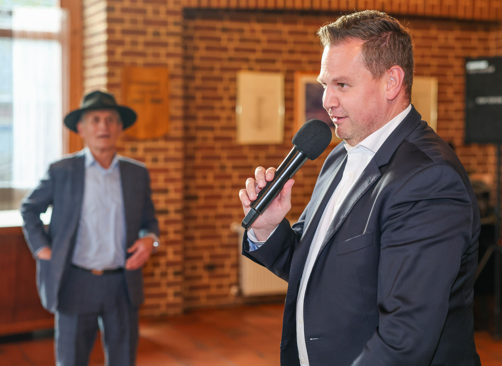 top-top.de-251112-014 | Foto, Video, Fotografie, Videografie, Fotobox, DJ, Discjockey, Musik, Musikbox, Veranstaltung, Photobooth, Amazon, Ebay, Buchtipp, Bestseller, Autor, Verlag, Buch, Wesel, Hamminkeln, NRW, Dinslaken, Rees, Drohne, Hochzeit, Party, Fotobox, Wesel, Fotograf