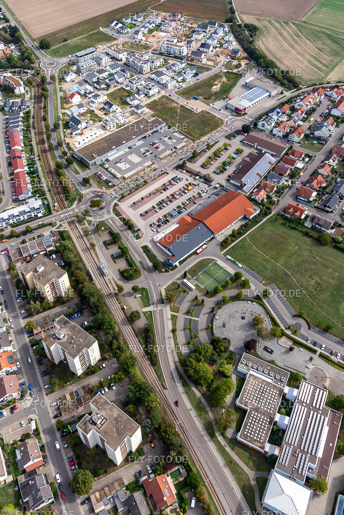 Hochstetten, Quartier 2020 Entwicklungsgebiet Biegen-Durlacher Weg | Luftbild: Hochstetten, Quartier 2020 Entwicklungsgebiet Biegen-Durlacher Weg im Ortsteil Linkenheim in Linkenheim-Hochstetten im Bundesland Baden-Württemberg in Deutschland. Foto: IMG_122898.jpg vom 11.09.2020 durch ©2025 Werner Riehm fly-foto.de/copyright - Realisiert mit Pictrs.com