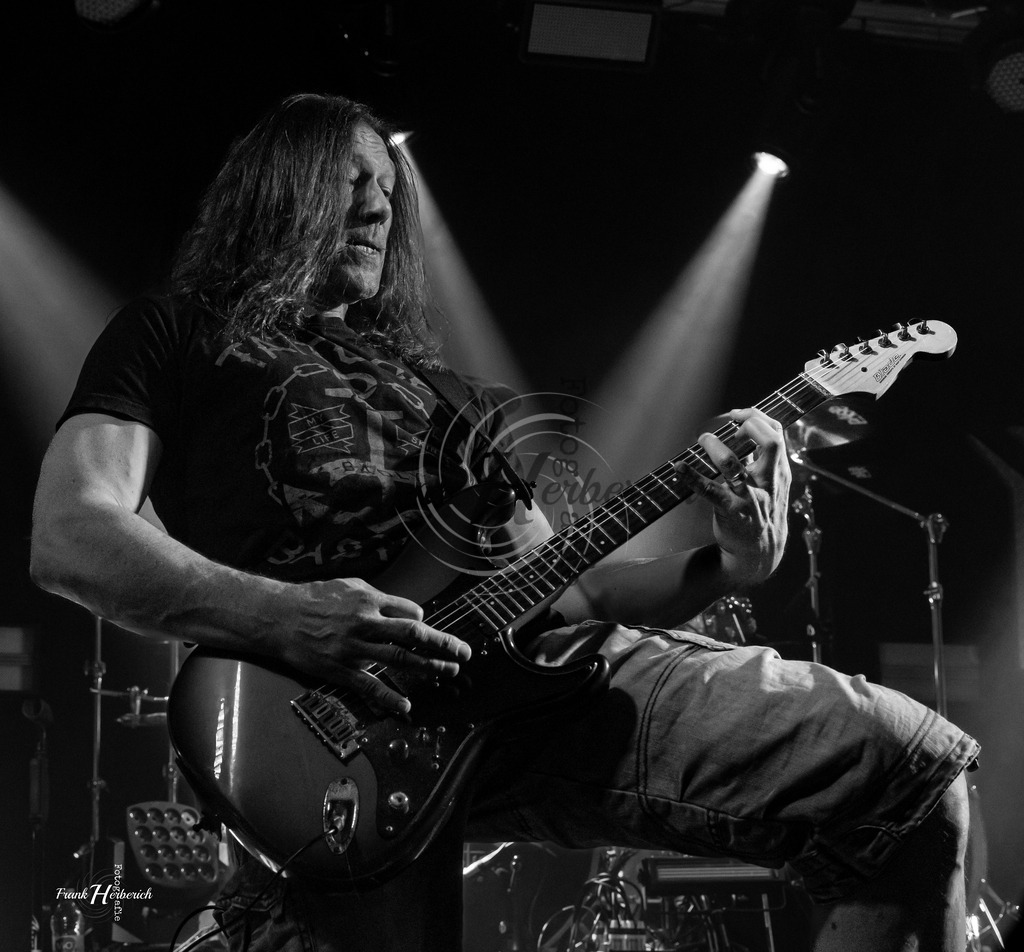 Justice Daudenwinden | Frank Herberich Fotografie, Frank Herberich, Fotografie, Hochzeit, Portrait, St. Peter Ording, Ording, Westerhever, Nordsee, Frank Fotografie, Hardheim,  Odenwald,Walldürn, Band,Eventfotografie - Realisiert mit Pictrs.com