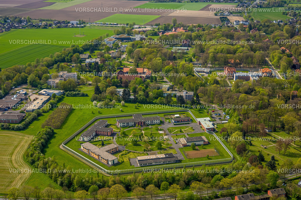 Bedburg-Hau240402487LWL-Klinik | Luftbild, Forensische Psychiatrie - LVR-Klinik, psychiatrische Spezialeinrichtungen, kreisrunde Gartenanlage, Wohngebiet Ortsansicht Bedburg-Hau, Hau, Bedburg-Hau, Niederrhein, Nordrhein-Westfalen, Deutschland