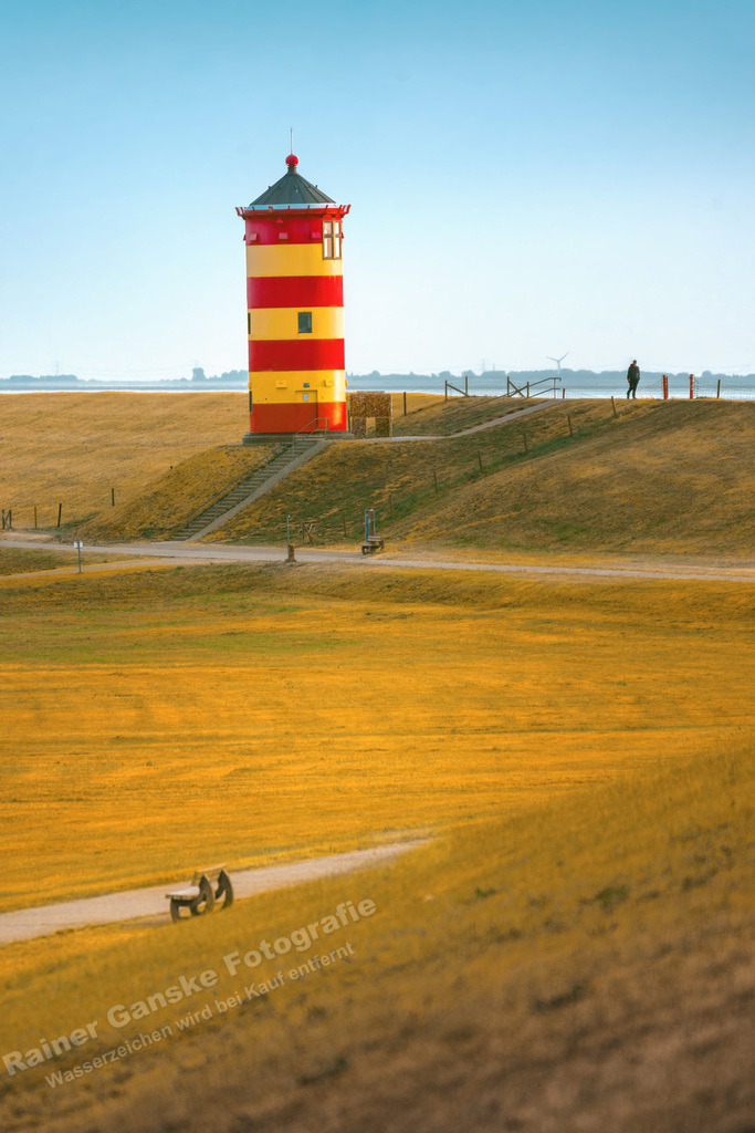 006 Pilsumer Leuchtturm - 28-07-2018 -R Ganske | Onlineshop mit Bildern von Stränden, Häfen und Meer. Leinwände, Poster, Kalender und andere Materialien erhältlich. Kommerzielle Lizenzen möglich.  - Realisiert mit Pictrs.com