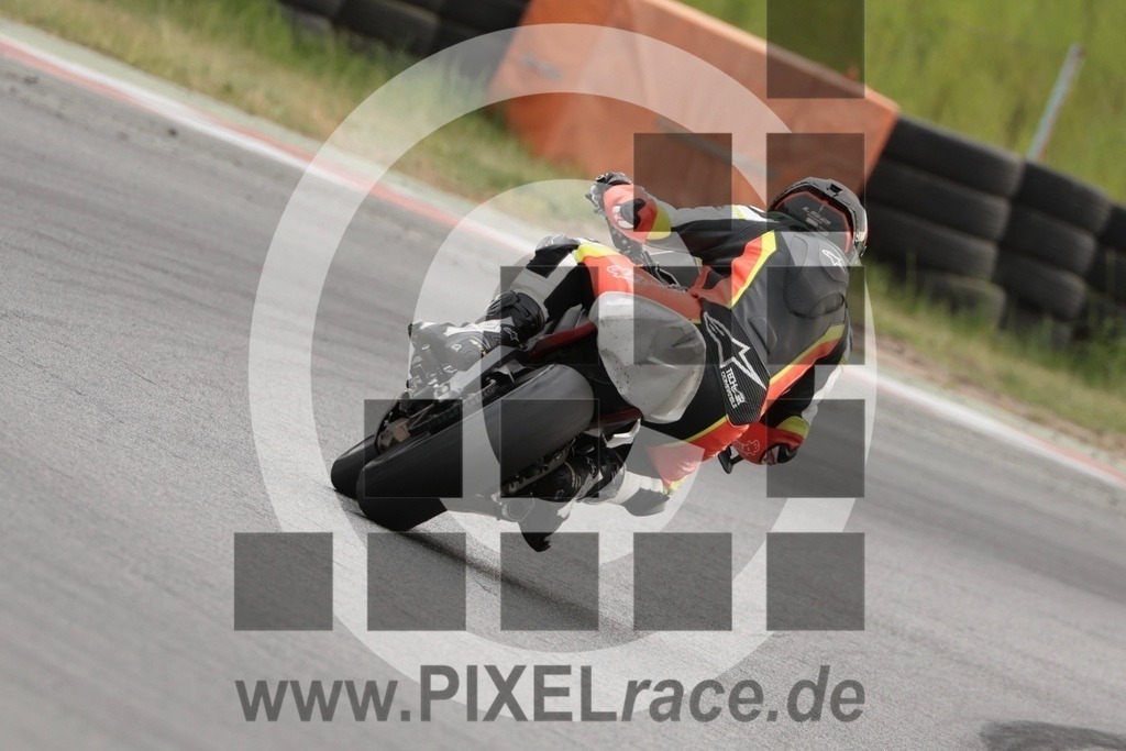 0973-20250514_12620 | Schöne Erinnerungen an spannende Momente - das festzuhalten ist unser Job. PIXELrace.de ist seit 2003 auf den Rennstrecken Europas unterwegs um die Action draußen beim Fahren und die wunderbare Stimmung imm Fahrerlager für euch einzufangen.