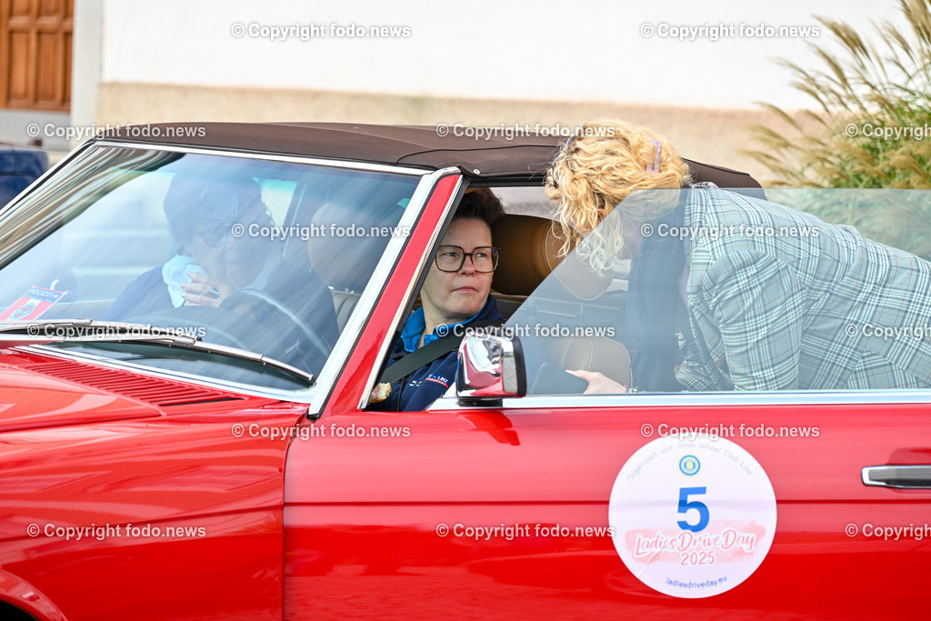 Frauen fuer Frauen_ Charity Oldtimerfahrt_ 04.10.2025-76 | 04.10.2025, Linz, AUT, Oldtimer Charity im Bild Frauen fuer Frauen Oldtimerfahrt, Teilnehmer©Harald Dostal / fodo.media