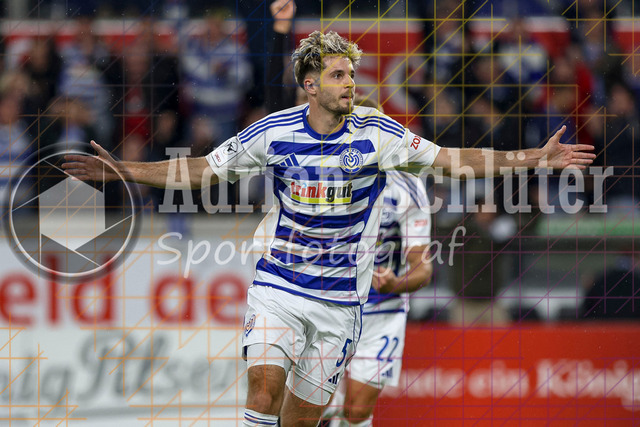MSV Duisburg vs FC Hansa Rostock - 3. Liga | Duisburg, Deutschland, 03.10.25:   Tobias Fleckstein (MSV Duisburg) Torjubel, jubelt nach seinem Treffer zum 2:1 waehrend des Spiels der 3. Liga MSV Duisburg vs FC Hansa Rostock in der schauinsland-reisen-arena(Foto von Brauer-Fotoagentur / Adrian Schlueter)