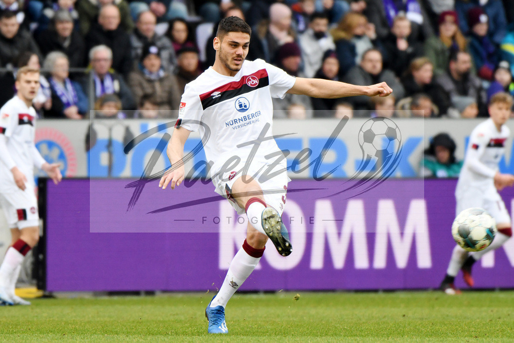 20200208_OSNFCN_0057 | Fußball, Herren: Konstantinos Mavropanos (1. FC Nuernberg) in Aktion, am Ball, Einzelaktion waehrend des Spiels der 2. Bundesliga zwischen VfL Osnabrueck und 1. FC Nuernberg im Stadion an der Bremer Bruecke am 08.02.2020 in Osnabrueck, Deutschland.DFB / DFL REGULATIONS PROHIBIT ANY USE OF PHOTOGRAPHS AS IMAGE SEQUENCES AND/OR QUASI-VIDEO. - Realisiert mit Pictrs.com