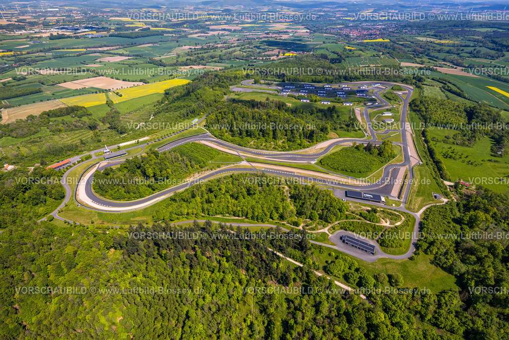 BadDriburg240504588RennstreckeBilsterBerg | Luftbild, Bilster Berg Rennstrecke, Teststrecke und Präsentationsstrecke, parkähnlich angelegtes Gelände mit Fahrerlager und Offroad-Parcours, Pömbsen, Bad Driburg, Ostwestfalen, Nordrhein-Westfalen, Deutschland