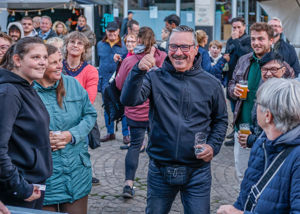 top-top.de 240913-219 | Foto, Video, Fotografie, Videografie, Fotobox, DJ, Discjockey, Musik, Musikbox, Veranstaltung, Photobooth, Amazon, Ebay, Buchtipp, Bestseller, Autor, Verlag, Buch, Wesel, Hamminkeln, NRW, Dinslaken, Rees, Drohne, Hochzeit, Party, Fotobox, Wesel, Fotograf