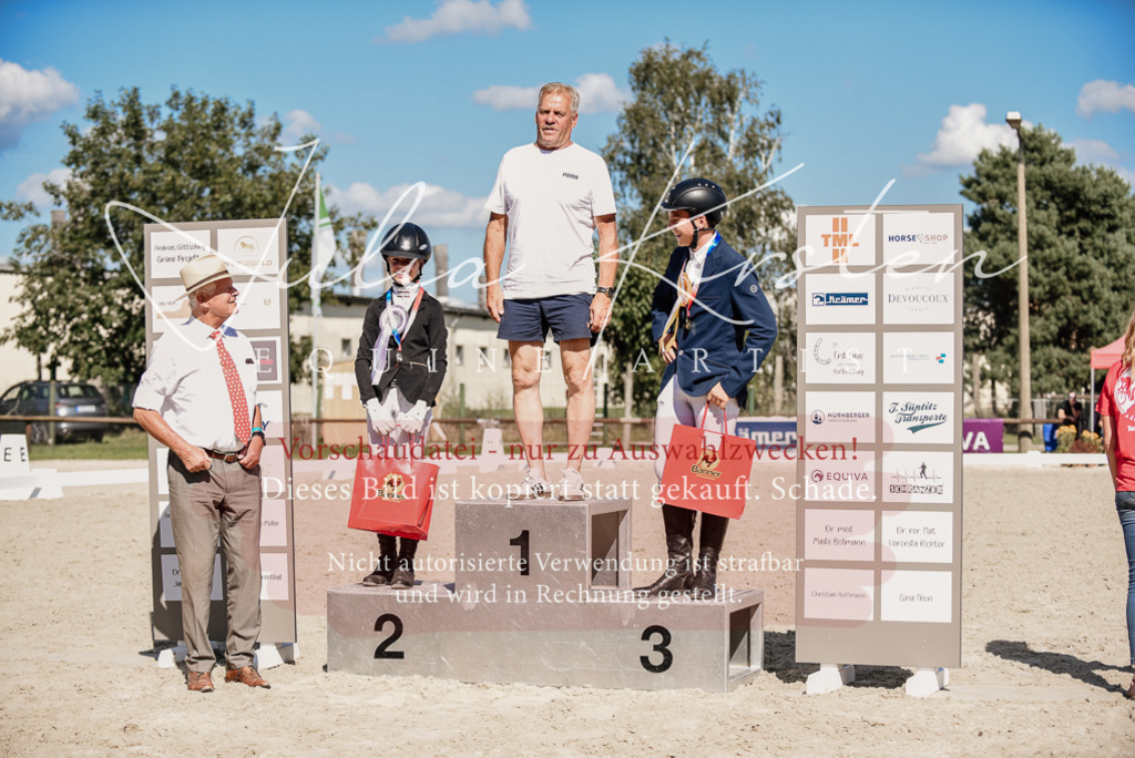 DSC_9848 | Pferde- und Turnierfotografie in Westsachsen. Pferdeportraits, Auftragszeichnungen und intuitive Kunst.