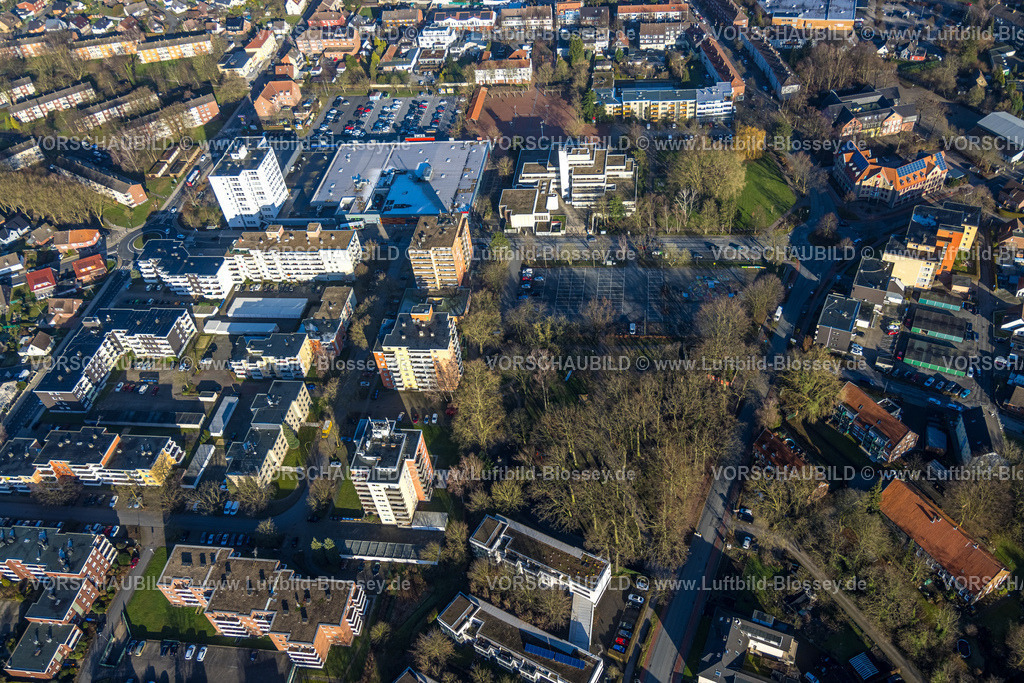 Hamm240100036 | Luftbild, Höveler Markt, Wohngebiet Hohenhöveler Hochhäuser und Waldstück An den Eichen, Kommunales Jobcenter Hamm AöR, Rathaus-Center Einkaufszentrum mit Supermarkt Rewe, DM, KiK und Lidl, Bockum-Hövel, Hamm, Ruhrgebiet, Nordrhein-Westfalen, Deutschland
