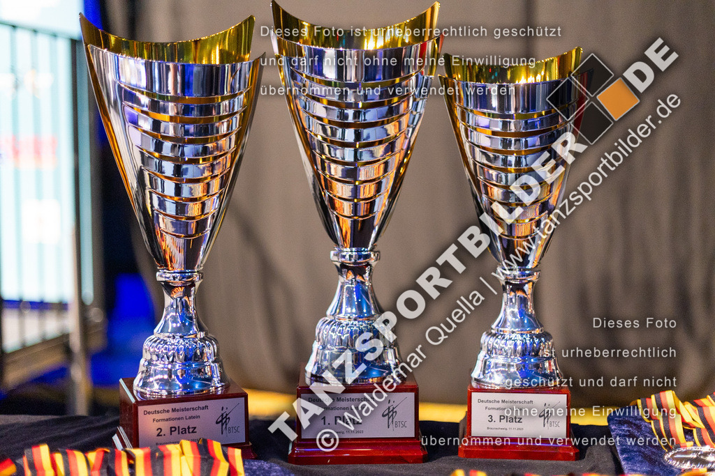 20231111-05353 | Hier finden Sie Tanz Bilder vom Latein und Standard Formationen tanzen. Sportbilder vom Tanzsport. Schöne Fotos und von Weltmeisterschaft, Europameisterschaft, Bundesliga, Regionalliga, Oberliga und Landesliga sowie von GOC Stuttgart, DanceComp, WM Bremen