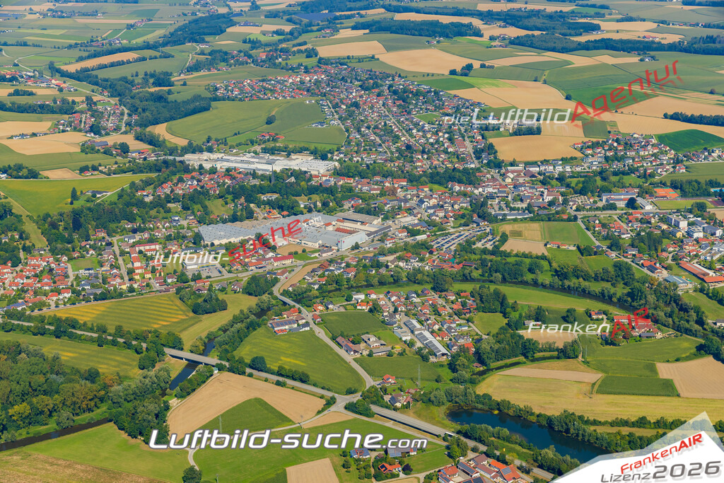 Luftaufnahme von Ruhstorf an der Rott - Die Luftaufnahme wurde 2025 vom UL-Flugzeug heraus erstellt ( keine Drohne ) - Hochauflösende Luftaufnahme - für professionelle Ausdrucke geeignet. Die Geschenkidee !Mit Lizenz und Bildrechte bestellbar