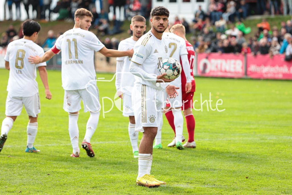 TSV Aubstadt - FC Bayern Amateure | Eyuep AYDIN (FCB #6) legt den BAll auf den Punkt