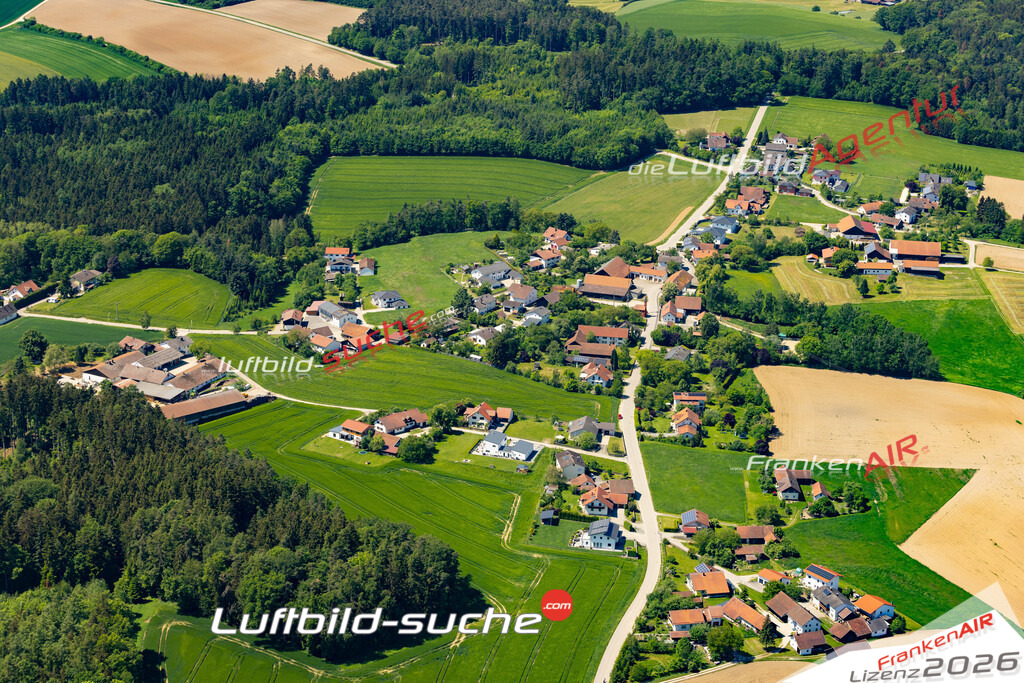 Das Luftbild zeigt : Hösacker Weng - Die Luftaufnahme wurde 2024 vom UL-Flugzeug aus erstellt ( keine Drohne ) - Hochauflösende Luftaufnahme - Für grossformatige Ausdrucke geeignet. Die Geschenkidee !Mit Lizenz und Bildrechte bestellbar