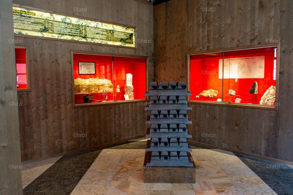 Bergbau-Museum Innen _fatzi_20230908-143111 | Fatzi Bilder-Archiv! 
Die Bilder sind für private Nutzung lizenzfrei. Die kommerzielle Nutzung ist möglich und erwünscht, jedoch bitte ich um vorherige Kontaktaufnahme per E-Mail (info@fatzi.at) oder unter +43 650 7828269 - Realisiert mit Pictrs.com