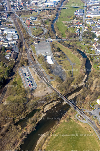 Arnsberg220301987Neheim | Luftbild, Fluss Ruhr mit Hüstener Kirmesplatz und neuem Parkplatz in Hüsten, Arnsberg, Sauerland, Nordrhein-Westfalen, Deutschland