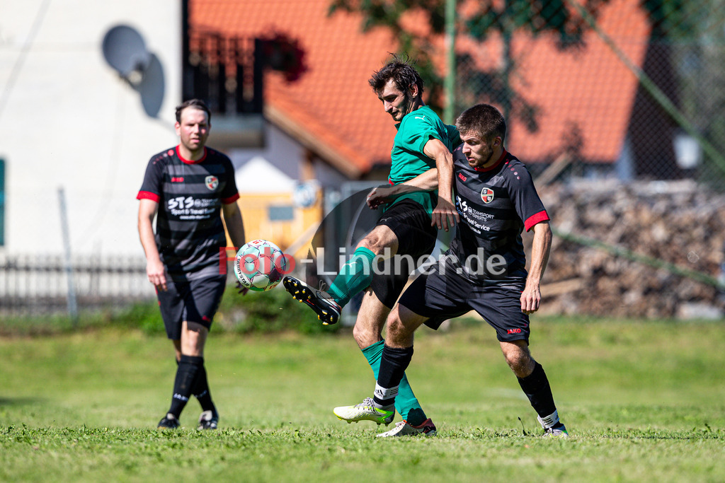 SV Wessobrunn-Haid gegen FC Wildsteig/Rottenbuch II | Fußball A-Klasse Gruppe B Herren, SV Wessobrunn-Haid gegen FC Wildsteig/Rottenbuch II, 20240811,Duell zwischen Aloisius CRAMER (Wessobrunn-Haid 11) und Korbinian AUHORN (Wildsteig-Rottenbuch 10),2024-08-11 in Wessobrunn (Sportpark Wessobrunn), Aloisius CRAMER (Wessobrunn-Haid 11), Korbinian AUHORN (Wildsteig-Rottenbuch 10)Copyright: WolfgangxLindner www.foto-lindner.de