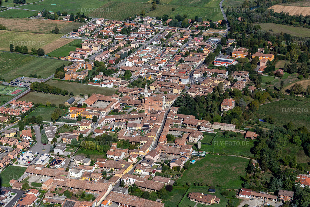 Luftbild: Ortsansicht im Ortsteil Ripalta Nuova in Ripalta Cremasca im Bundesland Cremona in Italien. Foto: IMG_134408.jpg vom 18.09.2022 durch Werner Riehm/FLY-FOTO.de