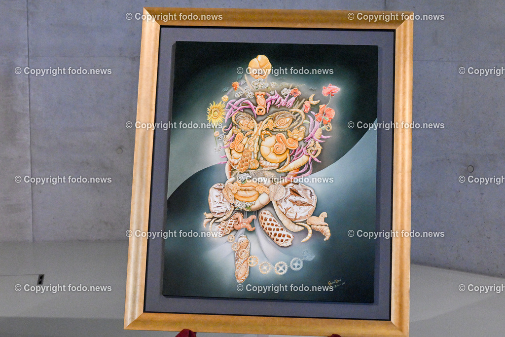 Asten_ Paneum_ Enthuellung Kunstwerke_ 26.09.2023-14 | 26.09.2023, Asten, AUT, Enthuellung Kunstwerke, Bread-Head und Sweet-Head im Bild Bread Head




